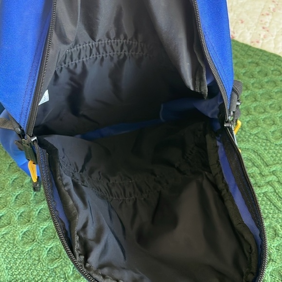 Land’s End Small Convertible Backpack EUC - Picture 5 of 7